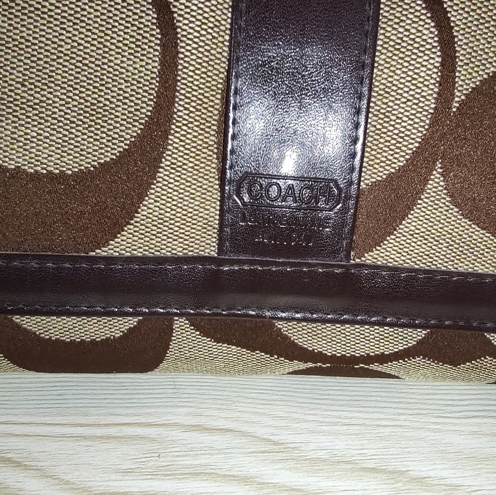 Authentic used Coach Wallet - Picture 5 of 12